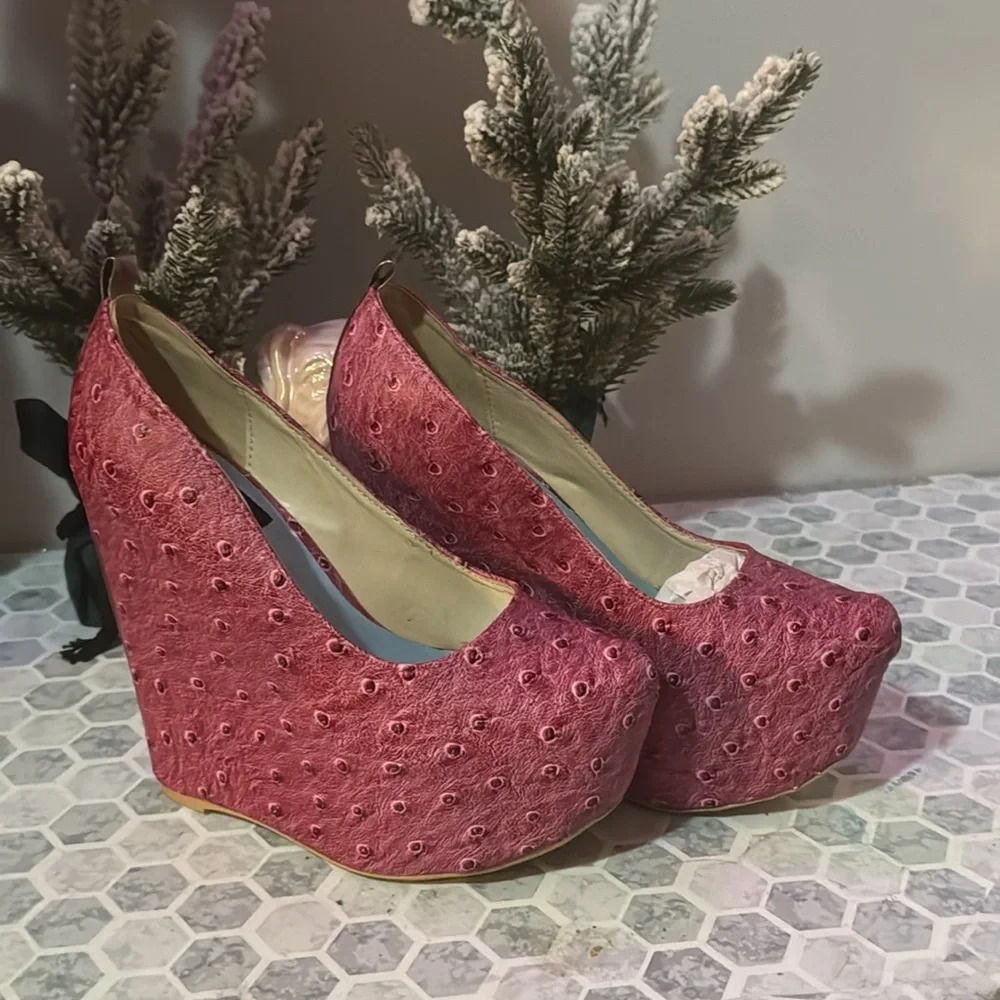 SZ 7, Original Box"Stylish Fahrenheit Plum/Fuchsia Tall Wedges - Never Worn,
